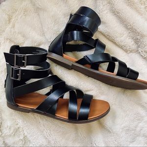 NWOB Black Leather Strap Sandals size 9